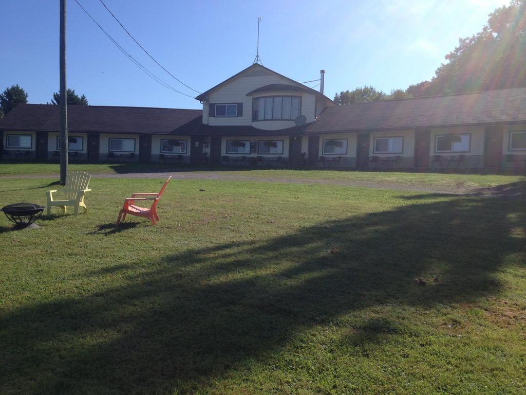Lakeview Motel Jemseg Esterno foto